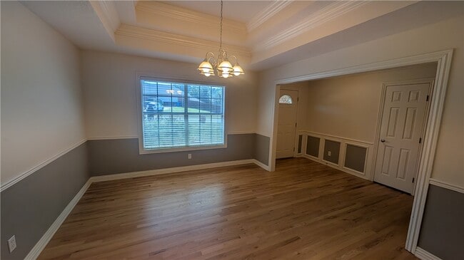 Building Photo - 2030 N Hailey Dr