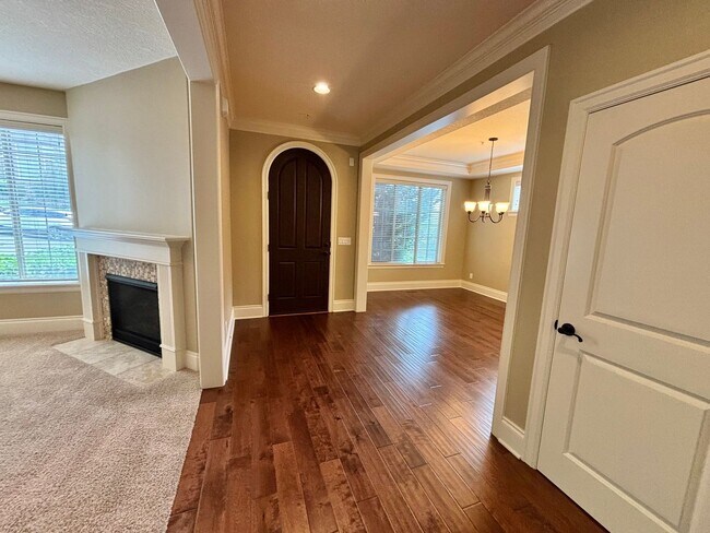 Foto del edificio - Amazing 6 Bed 3 Bath Home in Arbor Heights...