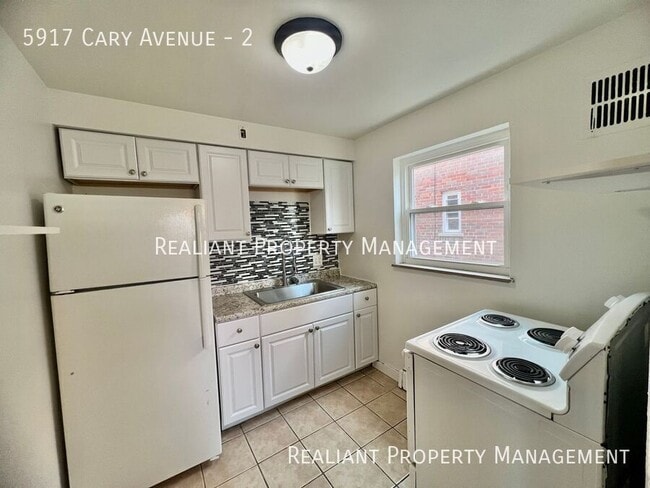 Foto del edificio - 5917 Cary Ave