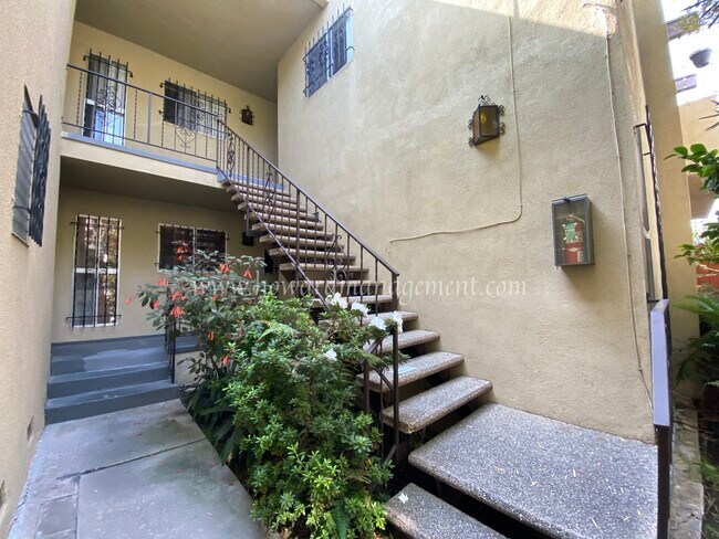 Building Photo - 10974 Rose Ave