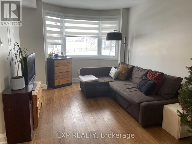 Photo du bâtiment - 838 St. Laurent Blvd