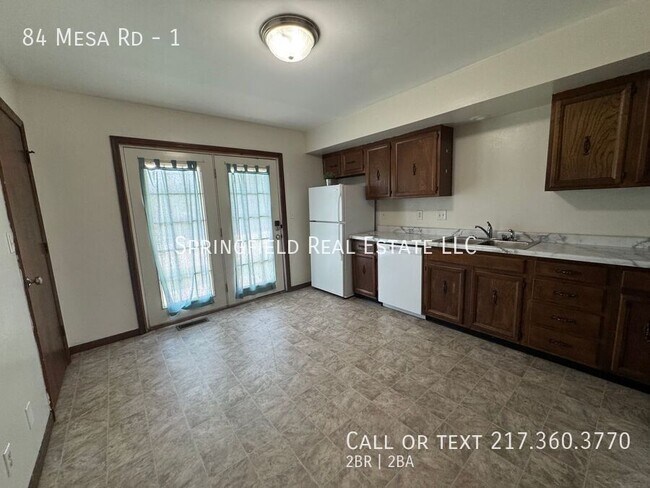 Foto del edificio - 84 Mesa Rd