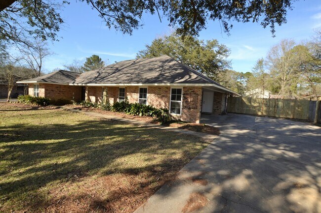 Building Photo - Beautiful Remodeled 3 Bedroom Home in Zach...