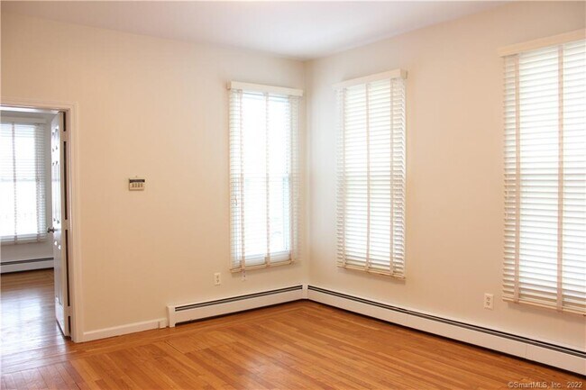 Building Photo - 58 Mansfield St