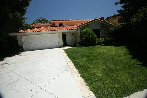 Foto principal - 28614 Coveridge Dr