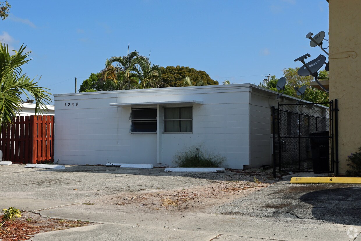 Building Photo - 1234 17th Ave N