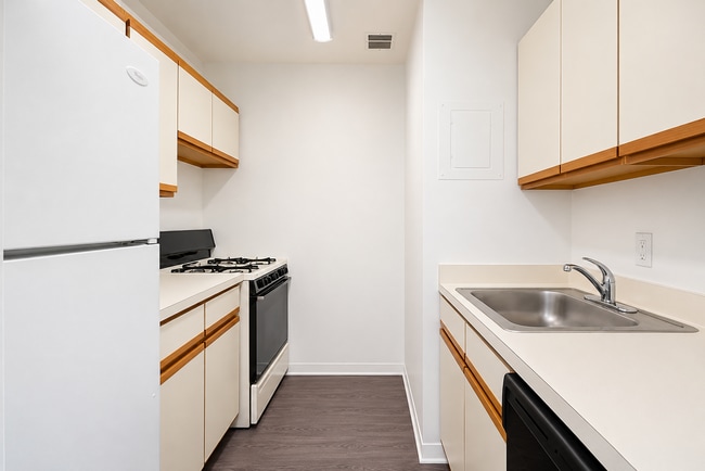 Interior Photo - Foxhall Terrace