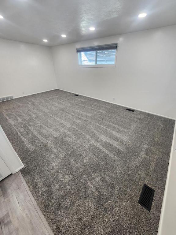 Foto del edificio - 185 Country Club Dr