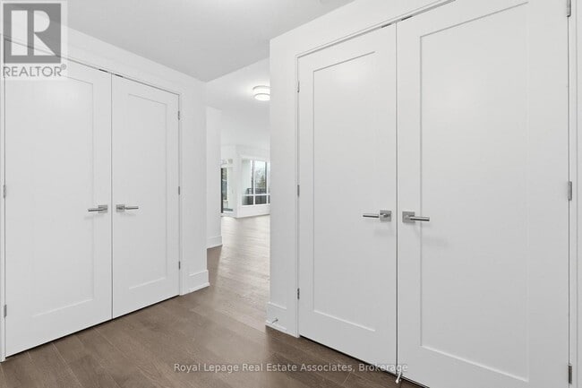 Photo du bâtiment - 259 The Kingsway