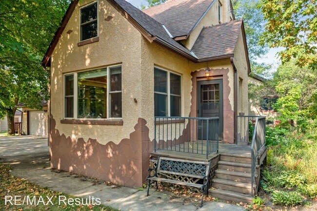 Building Photo - 5 br, 3 bath House - 700 Main Street