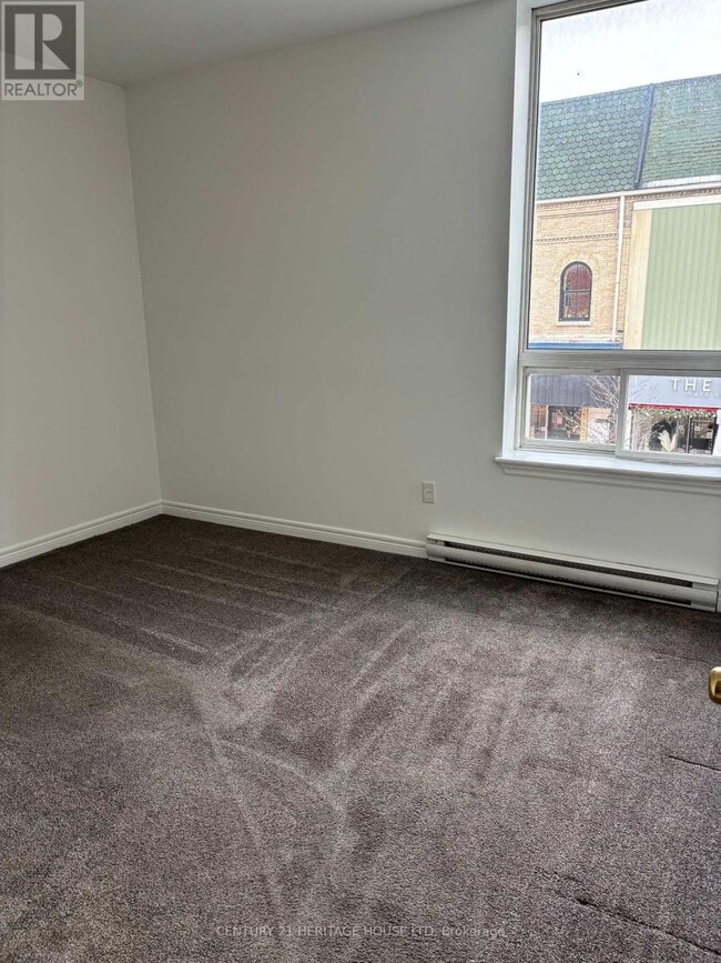 Building Photo - 580 Talbot St