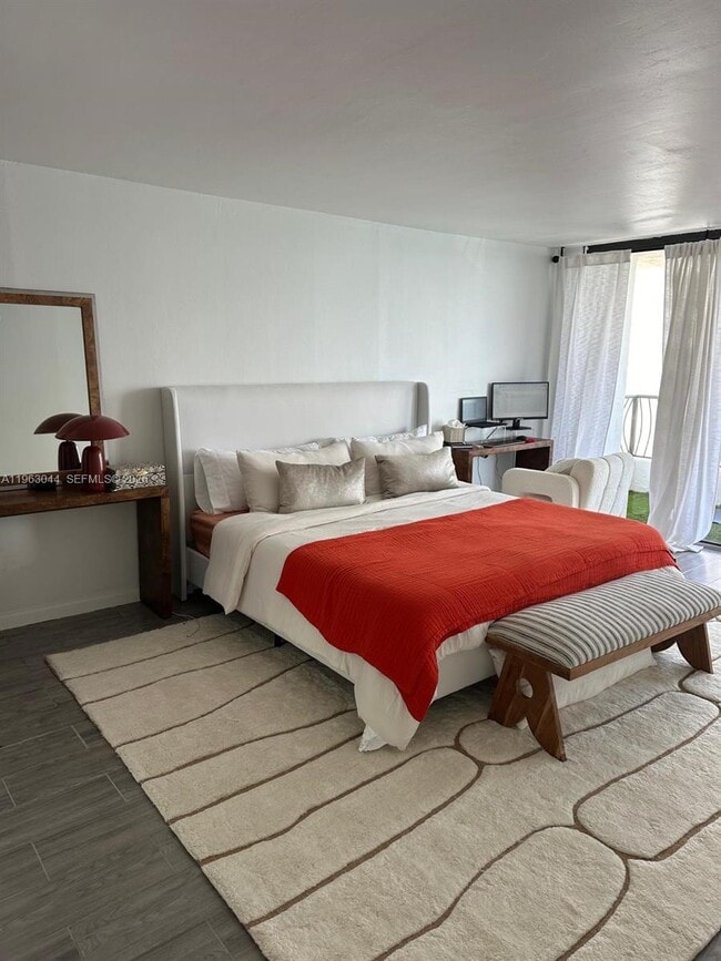 Foto del edificio - 555 NE 15th St