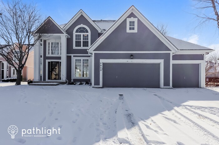 Primary Photo - 5909 NE Coral Cir, Lee's Summit, MO, 64064