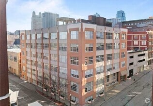 Building Photo - 321 W 7th St