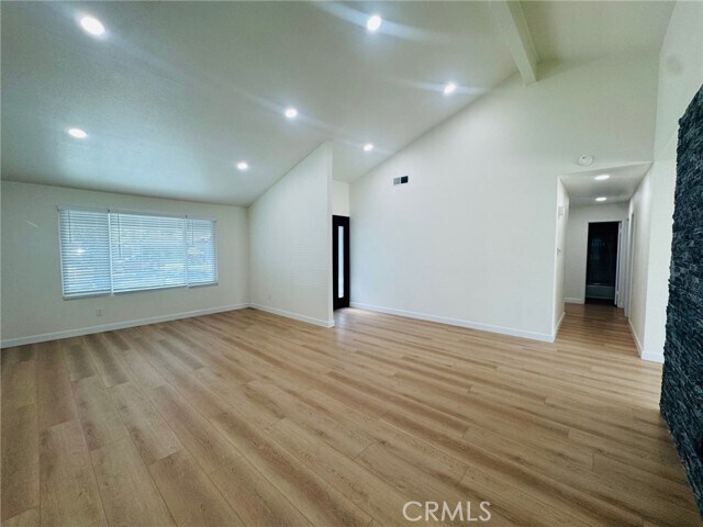 Foto del edificio - 18316 Santana Ave