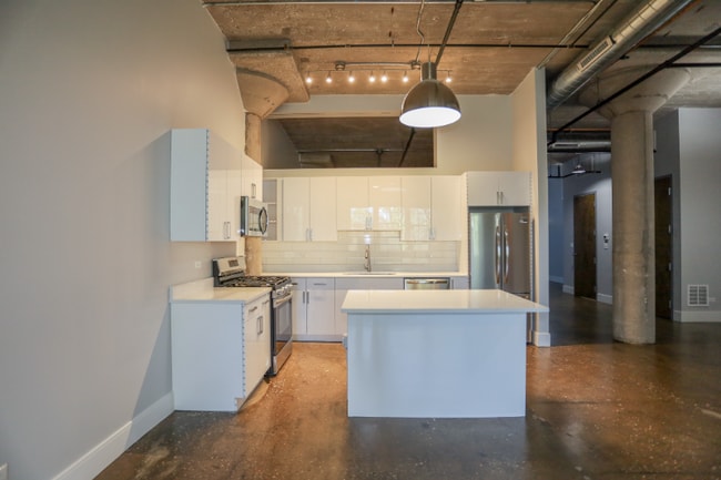 Building Photo - 4046 N Hermitage Ave