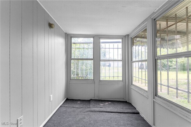 Foto del edificio - 15904 Invermere Ave