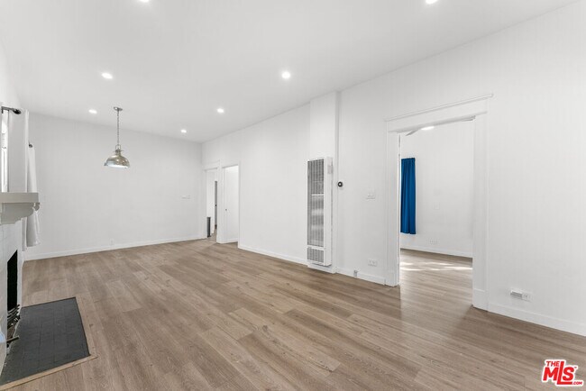 Foto del edificio - 33 Wavecrest Ave