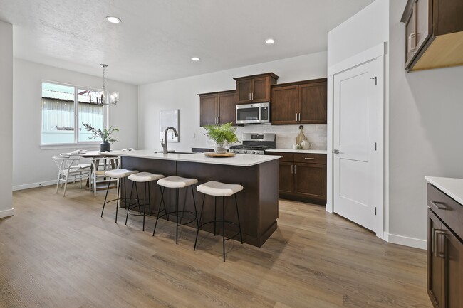Building Photo - 16543 Red Oak Dr