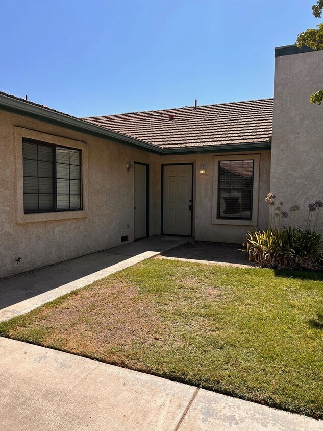 Foto principal - 0642-2610-2698 Bright St.