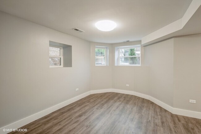 Foto del edificio - 4941 S Champlain Ave