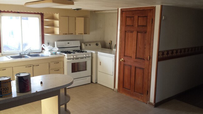 Kitchen - 1301 Mary Ave