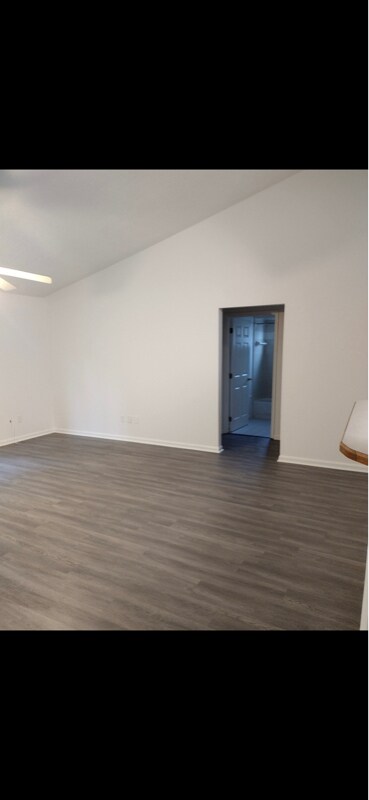 Foto del edificio - 2333 Tigress Ln