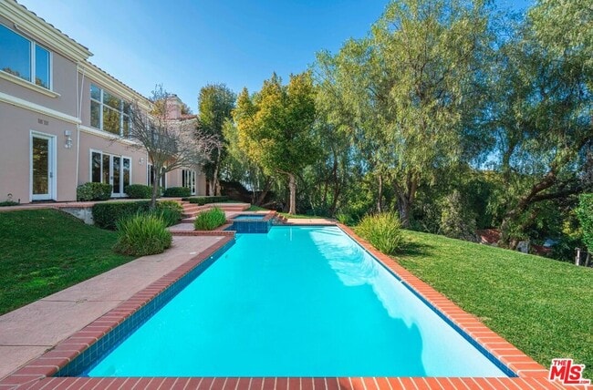 Foto del edificio - 11221 Briarcliff Ln