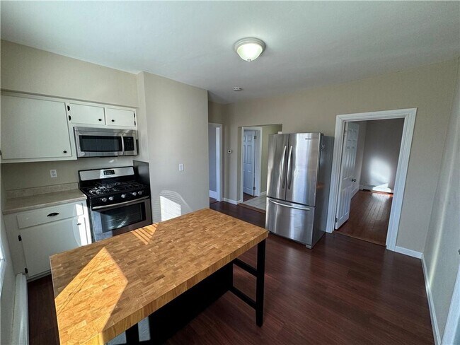 Building Photo - 14 Doran Ave