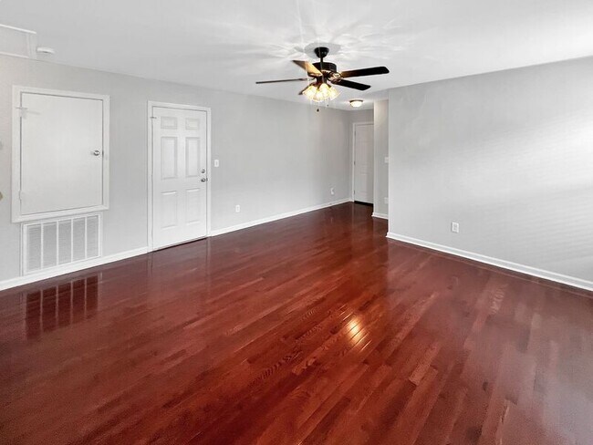 Building Photo - 112 Jesse Layne Dr