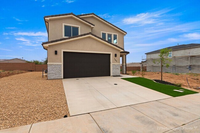 Foto del edificio - Stunning 4-Bedroom Home!