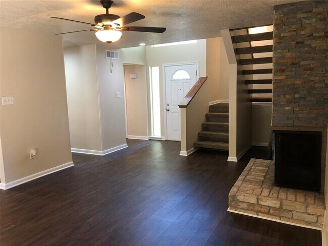 Building Photo - 12223 Glenview Dr