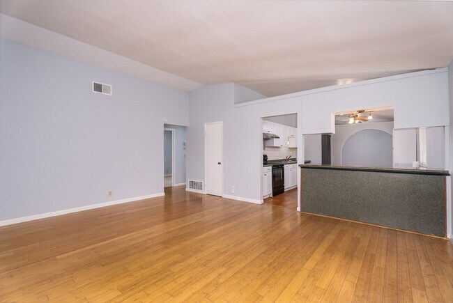 Building Photo - 1821 Alamo Dr