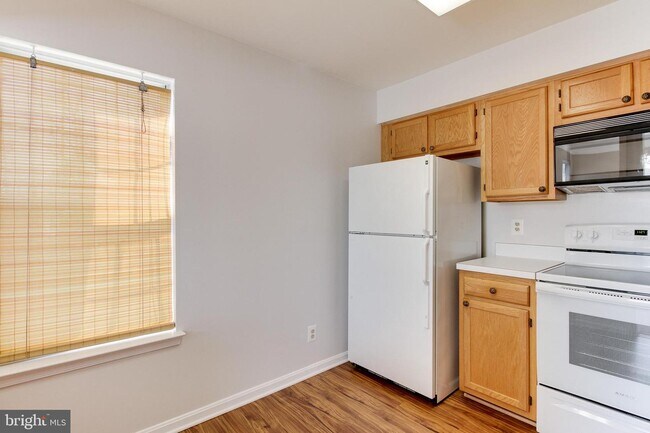 Building Photo - 8072 Stonewall Brigade Ct
