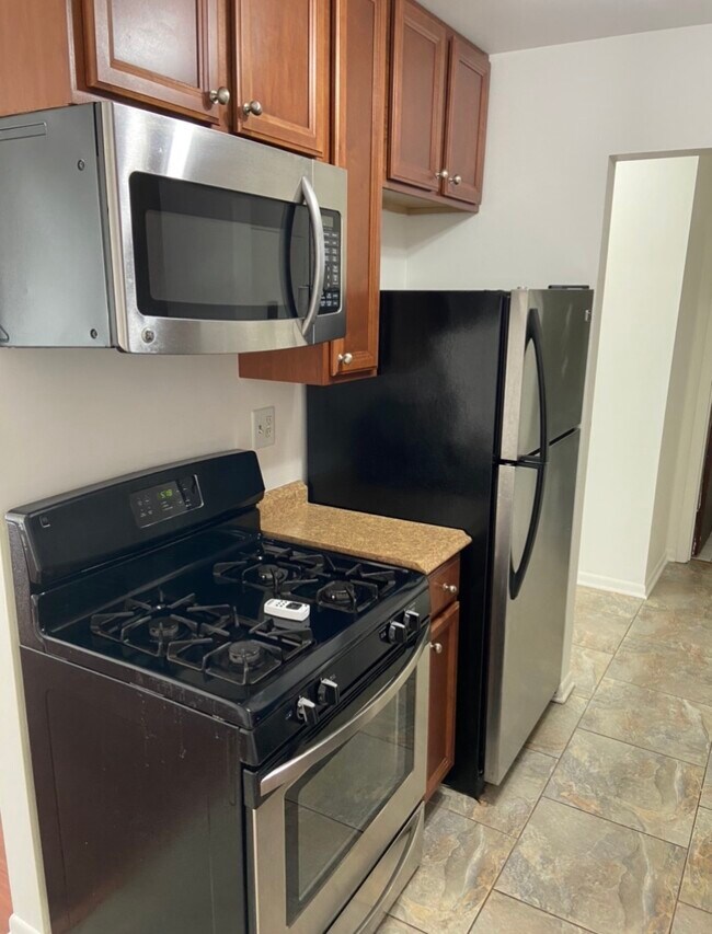 Building Photo - 8901 N Western Ave