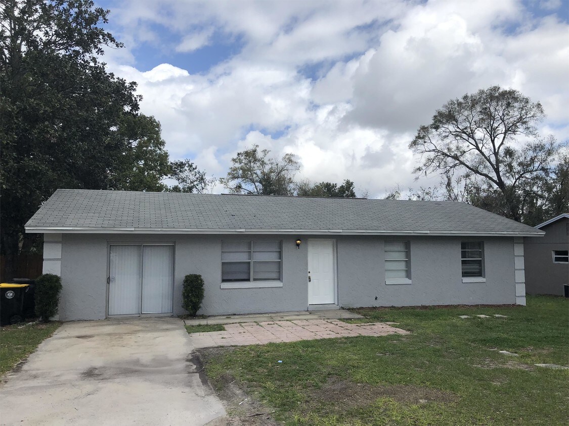 357 W Lansdowne Ave, Orange City, FL 32763 House for Rent in Orange