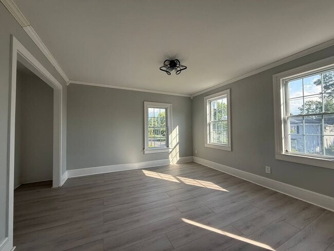 Building Photo - 216 Elm St