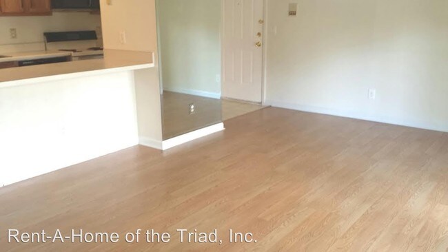 Foto del edificio - 5934 W Friendly Ave