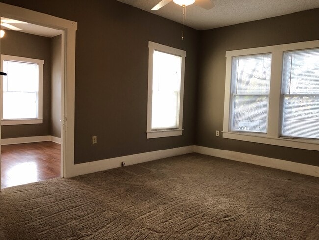 Building Photo - Adorable Duplex Unit Near the Arts District!