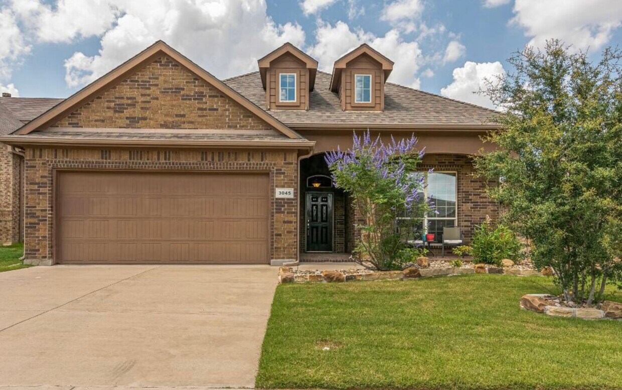 Foto principal - 3045 San Fernando Dr