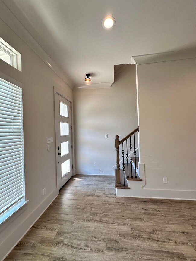 Building Photo - Close to WK Bossier and Barksdale Air Force Base.