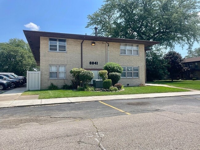 Building Photo - 8841 Schneider Ave