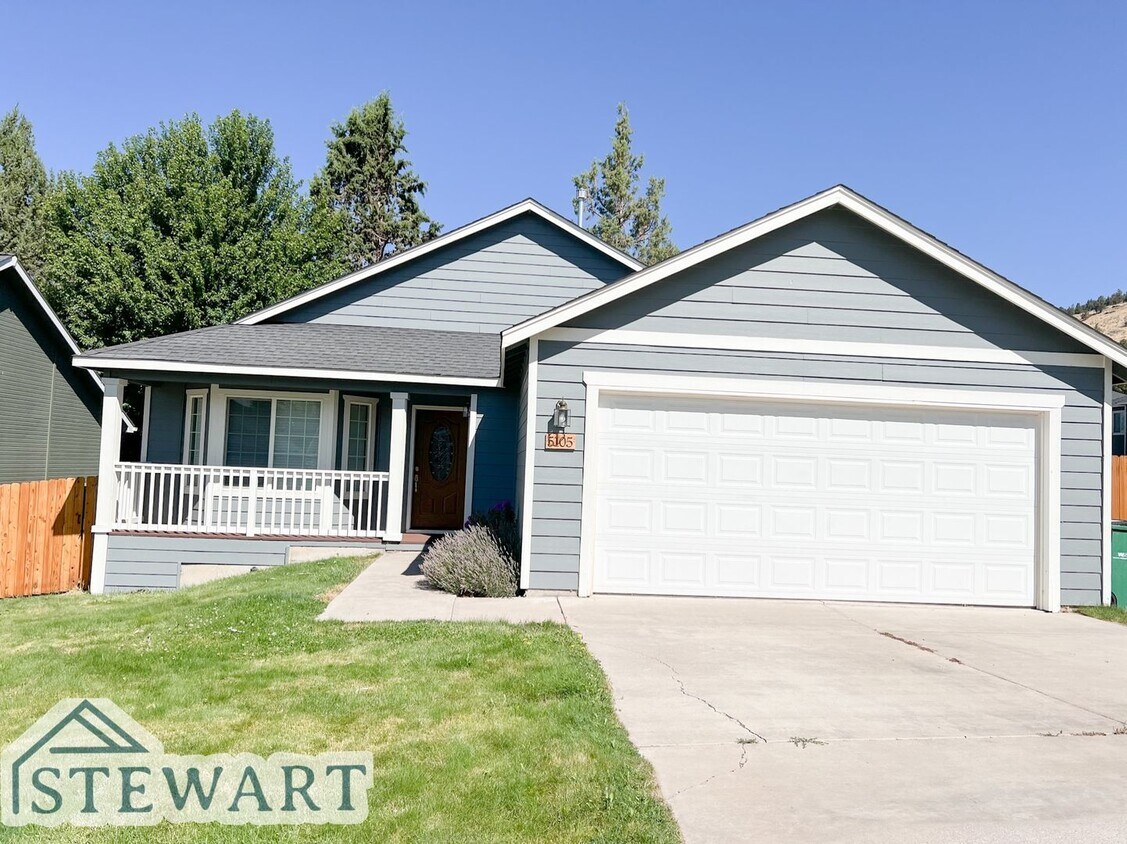 Primary Photo - Three Bedroom, Two Bath House in Southview
