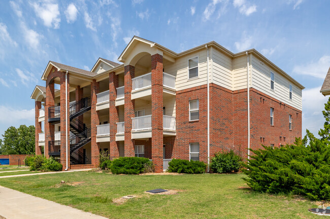 Building Photo - The Greens at Stillwater