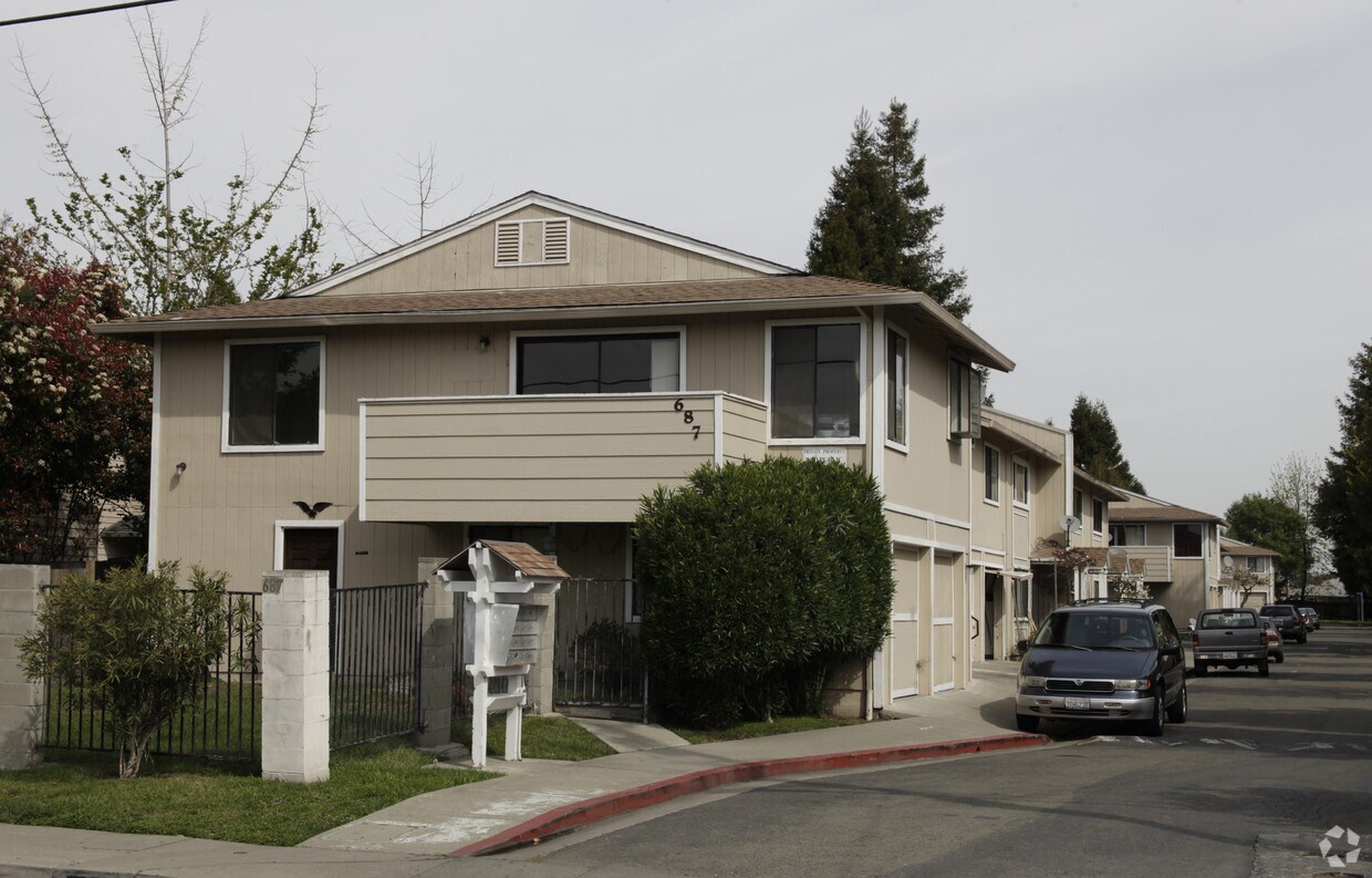 Primary Photo - 687 Schafer Rd
