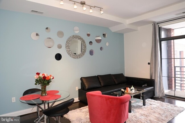 Photo - 1111 Oronoco St Apartment