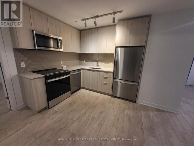 Photo du bâtiment - 720 Whitlock Ave