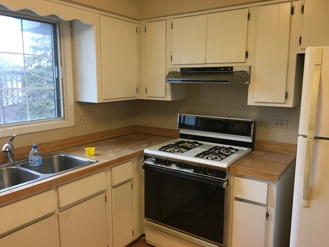 Building Photo - 1607 Thames Ct