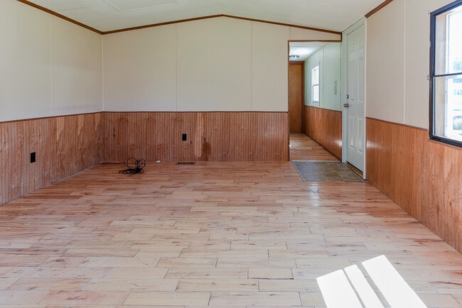 Building Photo - 16 Hilltop Dr