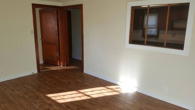 Foto del edificio - 2 Bed 1 Bath 900 SQFT Home in Bolivar! Cal...